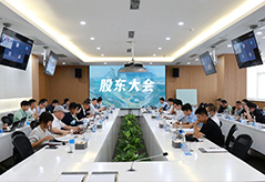 对股东