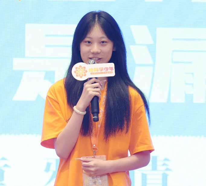 徐海香在未来领袖演讲班参与青少年表达成长训练