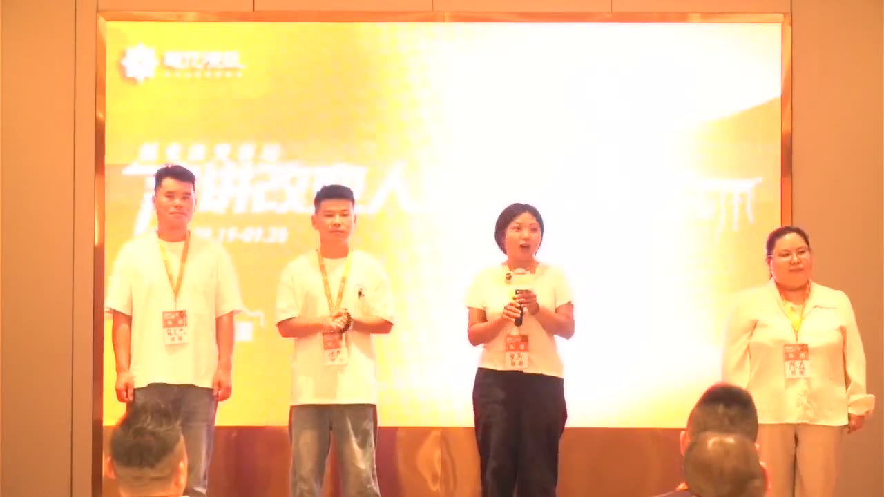张芳 · 演讲改变人生 · 第1～2次上台对比